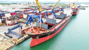 ĐẨY MẠNH KHAI THÁC HÀNG HÓA QUA CẢNG CHU LAI